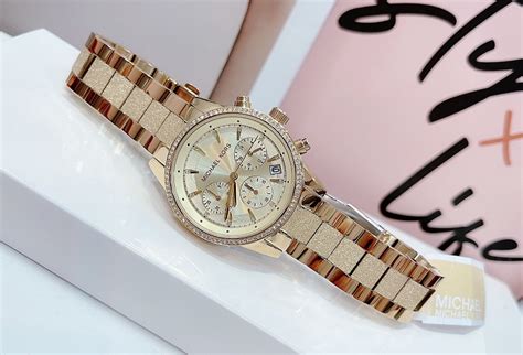 có nên mua đồng hồ michael kors